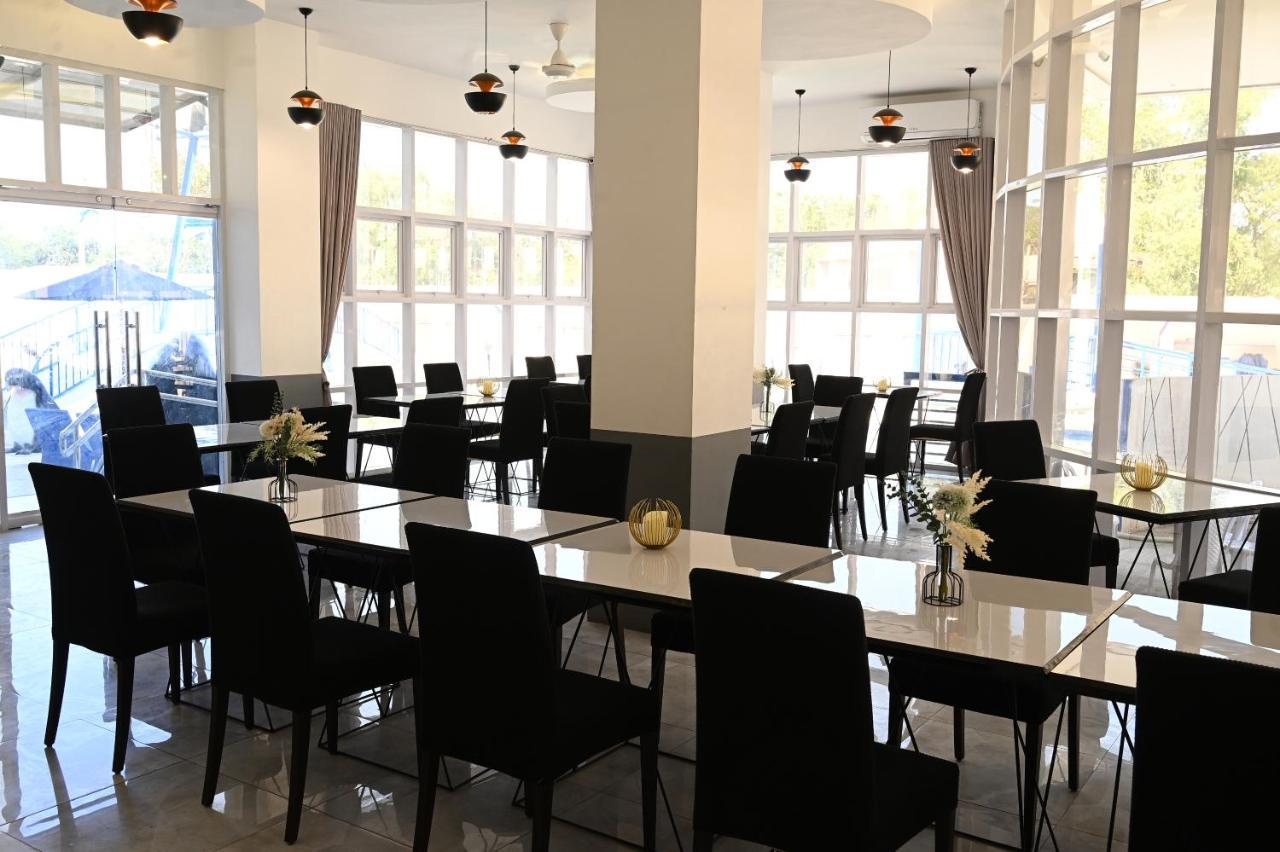 J&V Hotel And Resort Apaleng Екстериор снимка