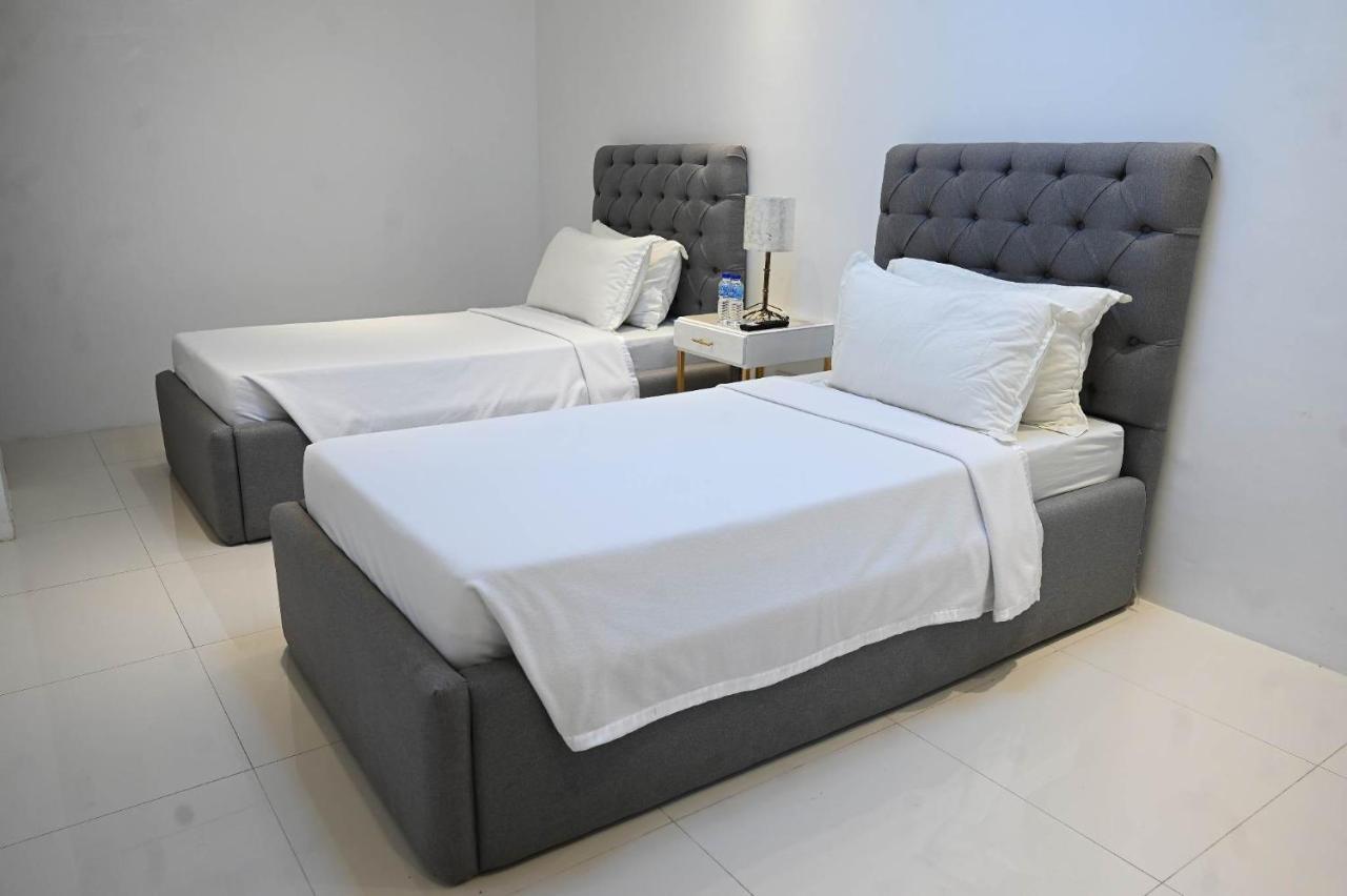 J&V Hotel And Resort Apaleng Екстериор снимка