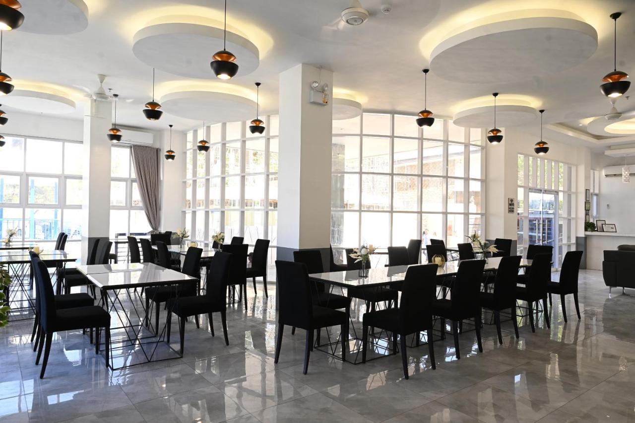 J&V Hotel And Resort Apaleng Екстериор снимка